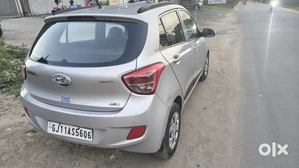 Hyundai Grand I10 Crdi 2015 Silver Color