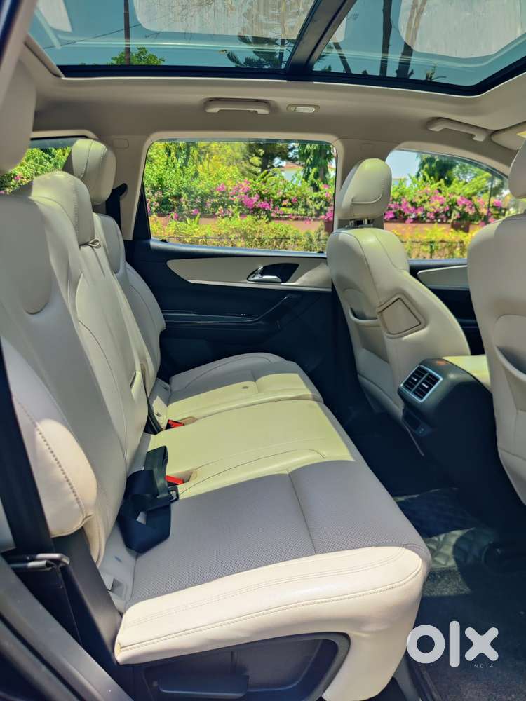 Mahindra Xuv700 2.0 Ax 7 Petrol Mt Str, 2021, Petrol