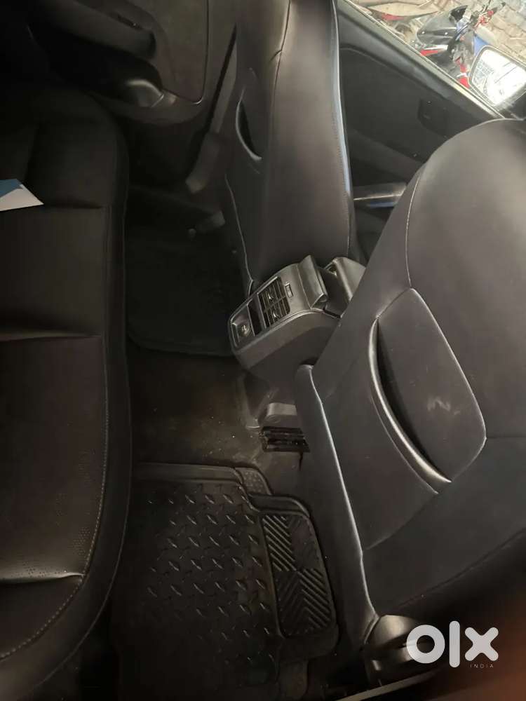 Tata Altroz Dark Petrol 2023