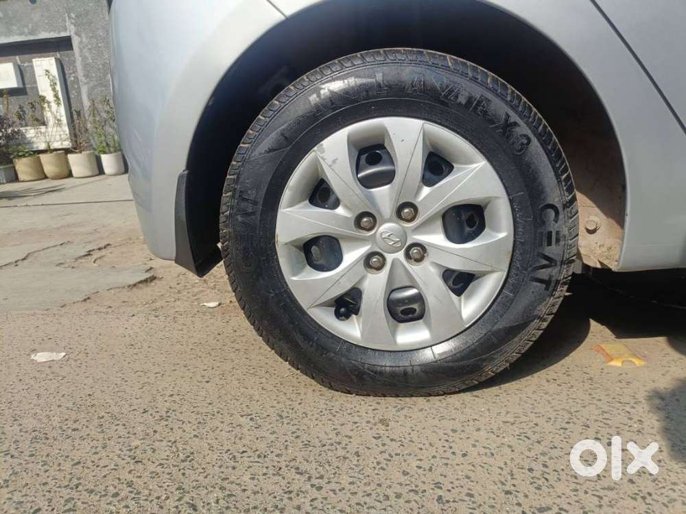 Hyundai I20 Sportz 1.2 Ivt Dual Tone, 2015, Cng & Hybrids