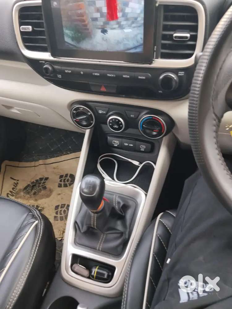 Hyundai Venue 2025 Petrol Well Maintained