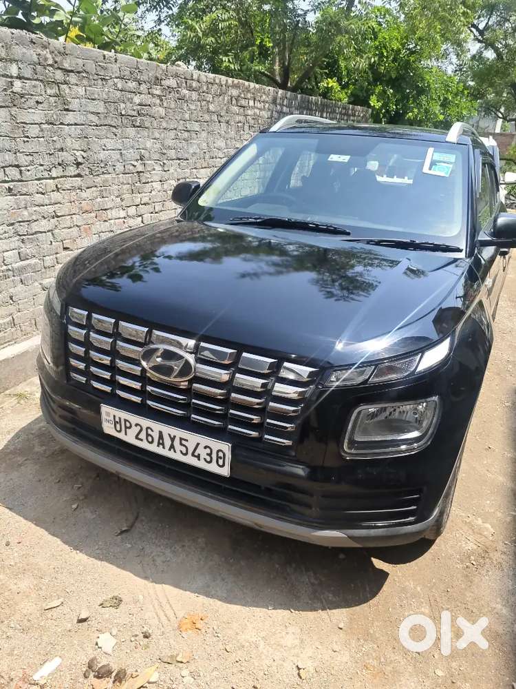 Hyundai Venue 2025 Cng & Hybrids 20450 Km Driven