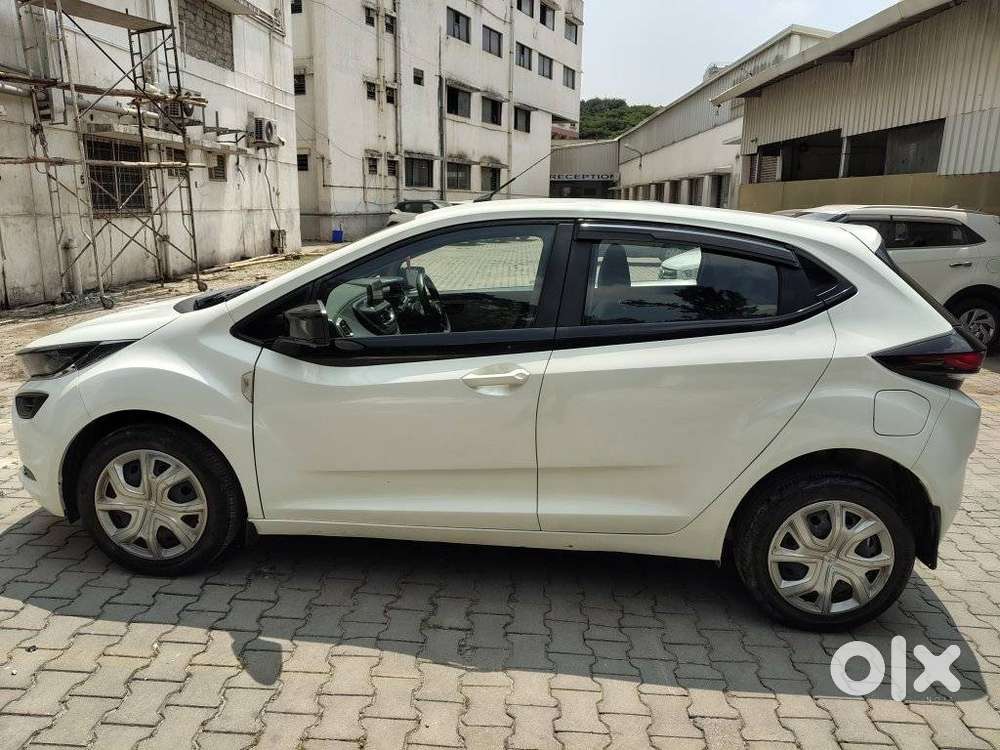 Tata Altroz 1.2 Xm Plus, 2023, Petrol