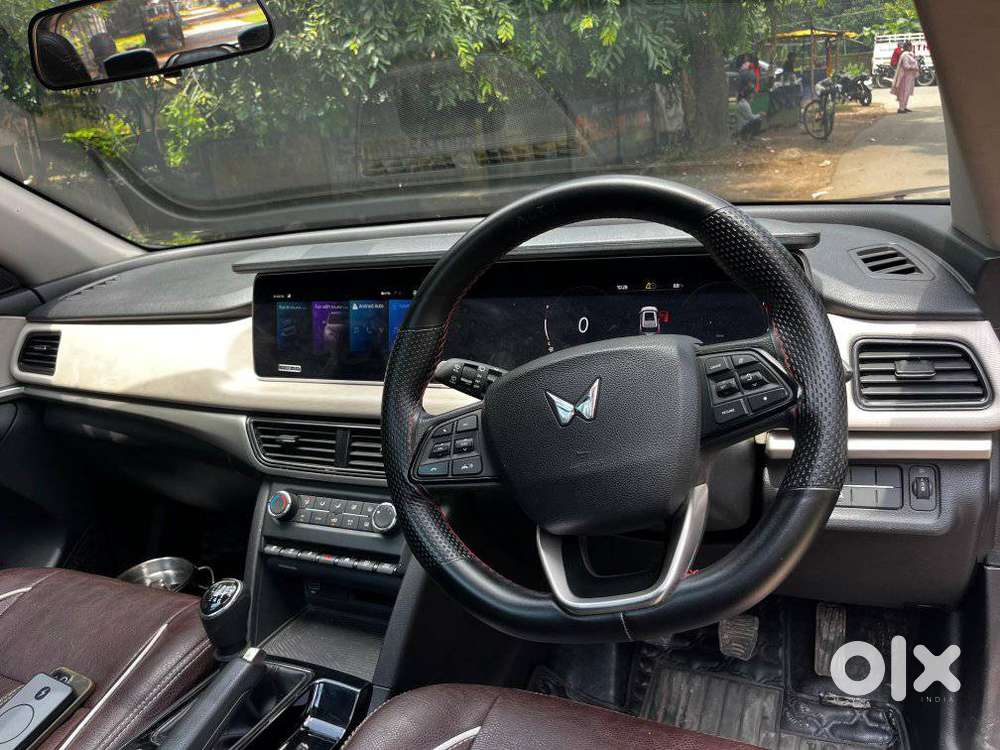 Mahindra Xuv700 2.2 Ax 5 Diesel Mt 7 Str, 2025, Diesel