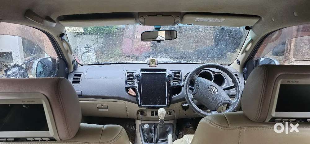 Toyota Fortuner 2010 Diesel 195000 Km Driven