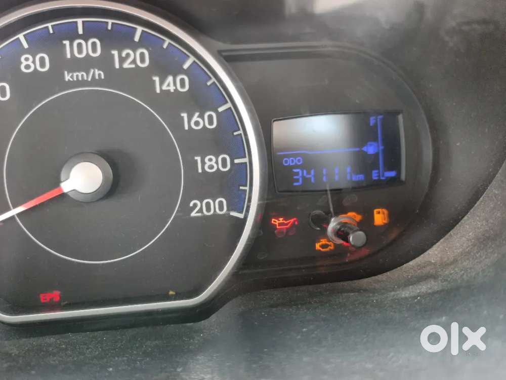 Hyundai I10 2013  Gari Bahut Kam Chali Hui Hai
