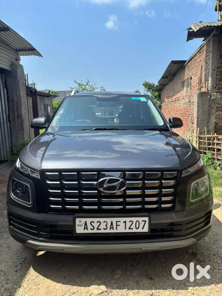 Hyundai Venue 2022 Petrol Showroom Condition