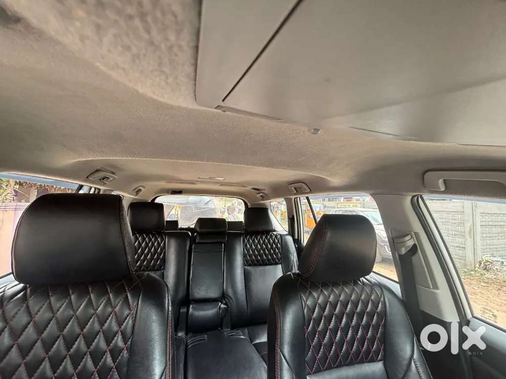 Toyota Innova Crysta Vx 2018 Pearl Whitetaxi Board
