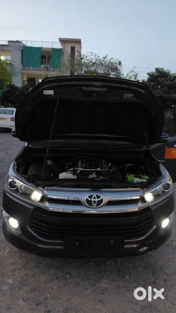 Innova Crysta 2.4v 2019