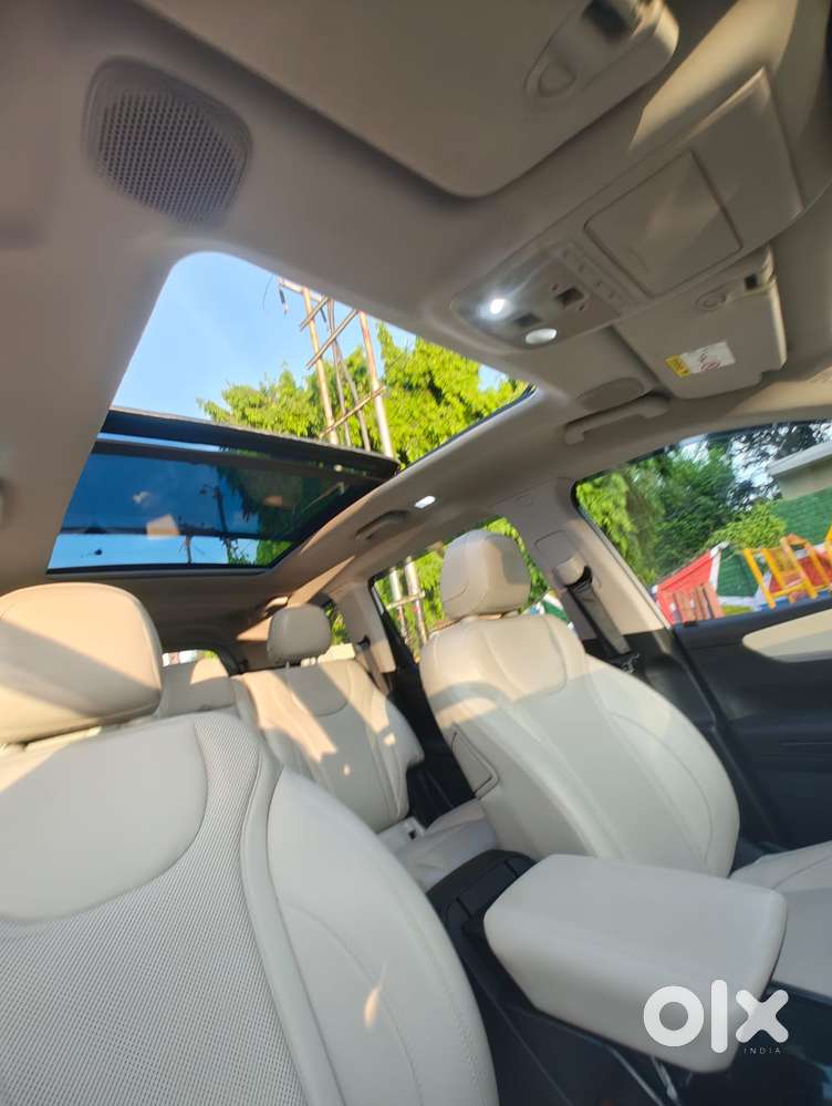 Mahindra Xuv700 2.2 Ax 7 Diesel Mt Luxury Pack Str, 2025, Diesel