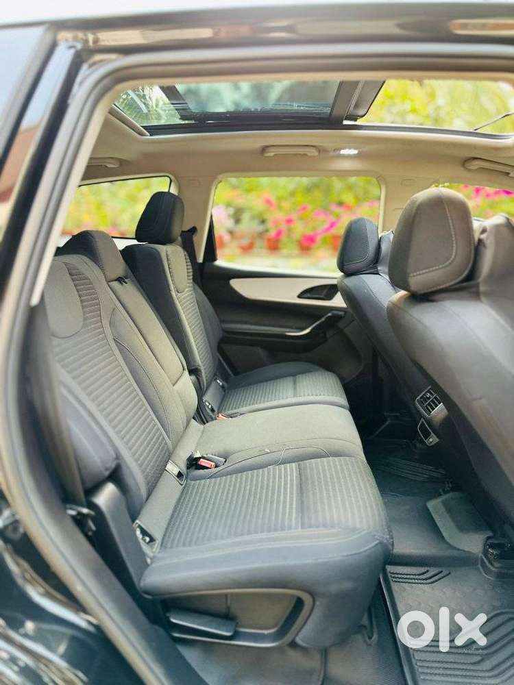 Mahindra Xuv700 2.0 Ax 5 Petrol At Str, 2024, Diesel