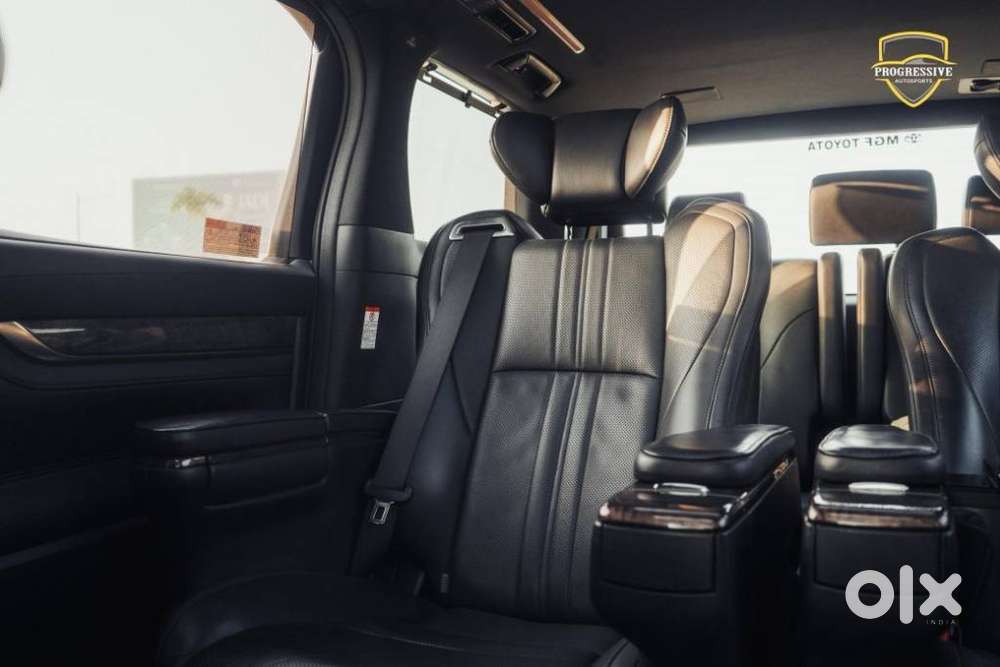 Toyota Vellfire 2.5 Executive Lounge, 2022, Petrol