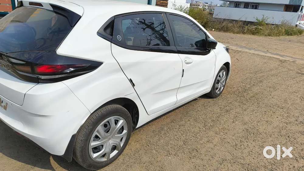 Tata Altroz Xm Petrol 2024