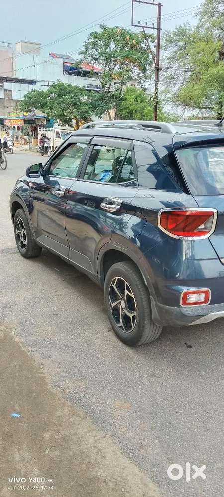 Hyundai Venue 2020 December,petrol 94000 Km Driven