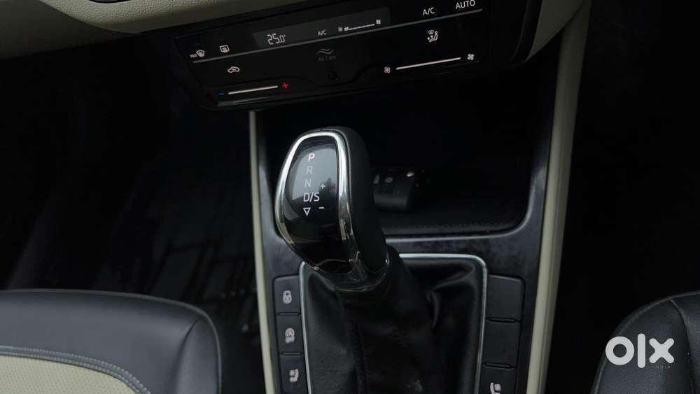 Skoda Slavia Style 1.0l Tsi At, 2023, Petrol