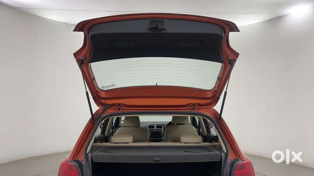 Volkswagen Polo Petrol Highline 1.2l, 2015, Petrol