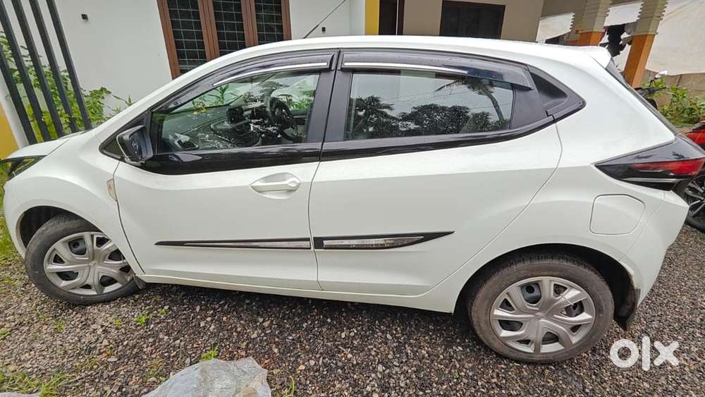 Tata Altroz Petrol 2021