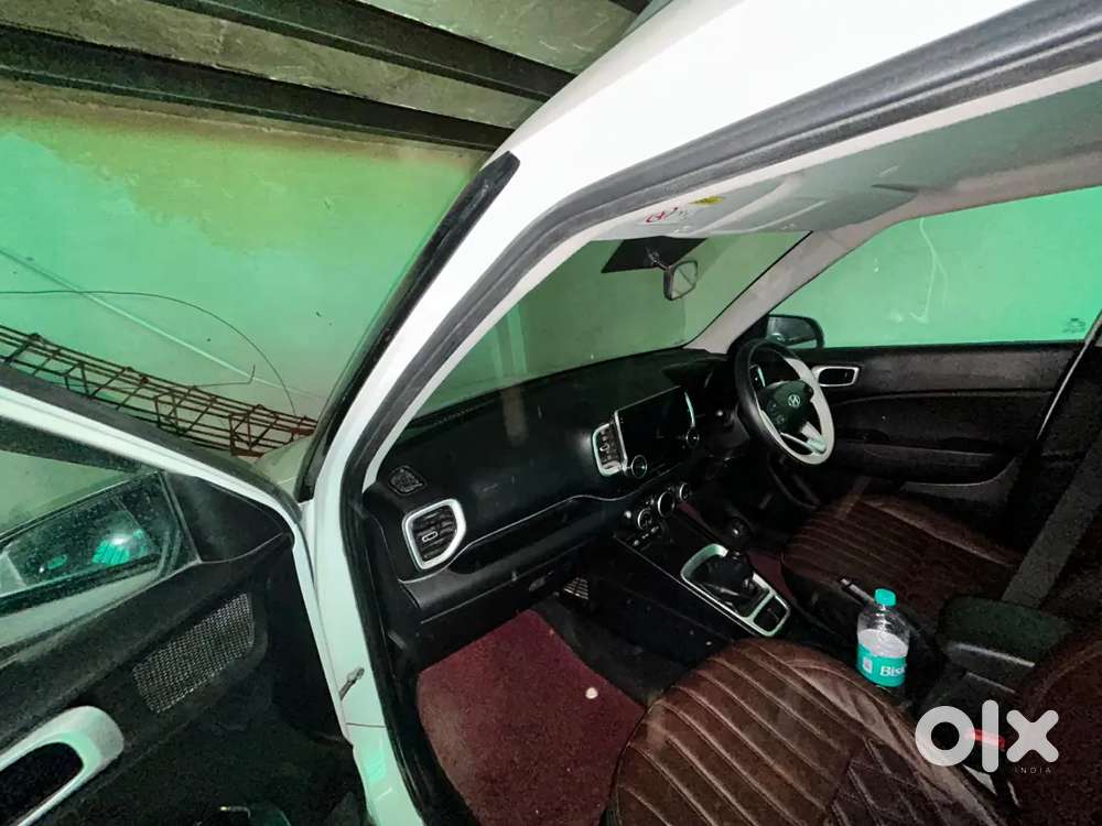 Hyundai Venue 2022 Petrol 33000 Km Driven