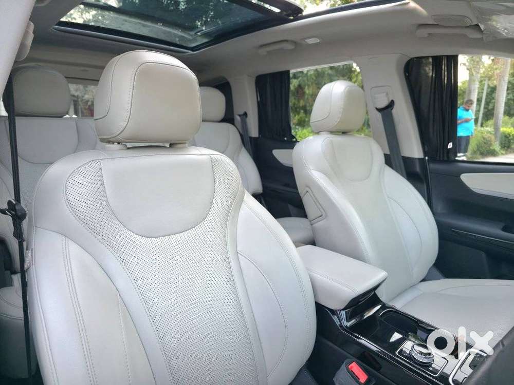 Mahindra Xuv700 2.2 Ax 7 Diesel At Luxury Pack Str, 2025, Diesel