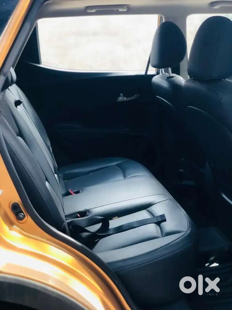 Xuv 300 W8 (o) Dual Tone, Turbo Engine.