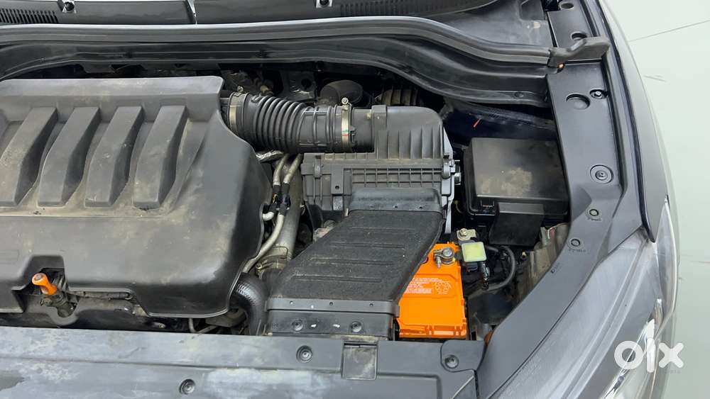 Mahindra Xuv700 2.0 Ax 5 Petrol Mt 7 Str, 2022, Petrol