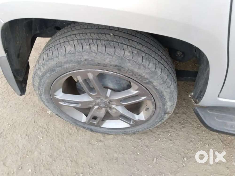 Mahindra Tuv 300 2017