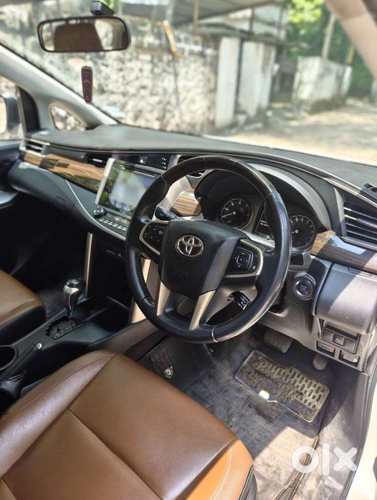 Toyota Innova Crysta 2.8z Automatic, 2016, Diesel
