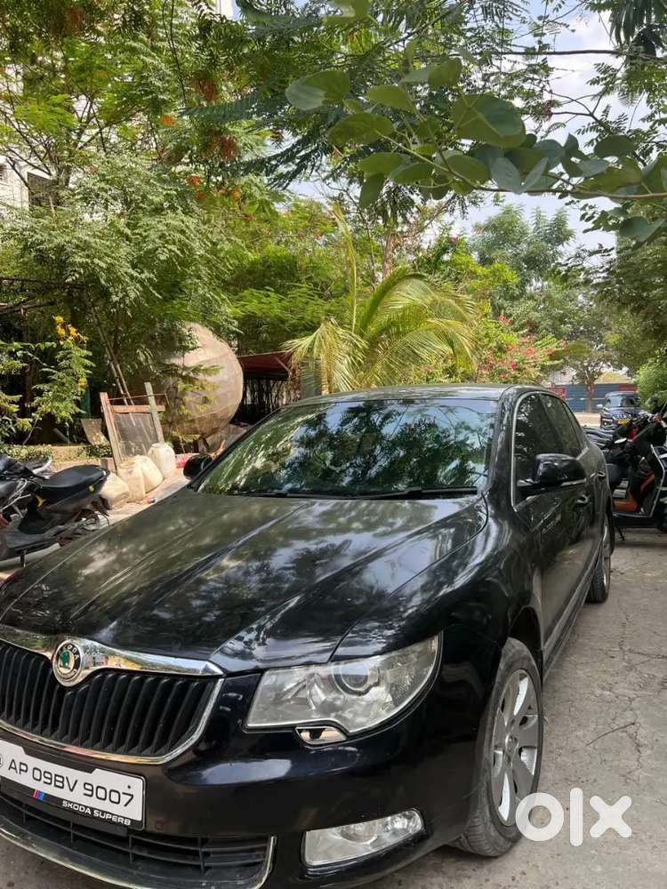 Skoda Superb 2009 Petrol 80000 Km Driven