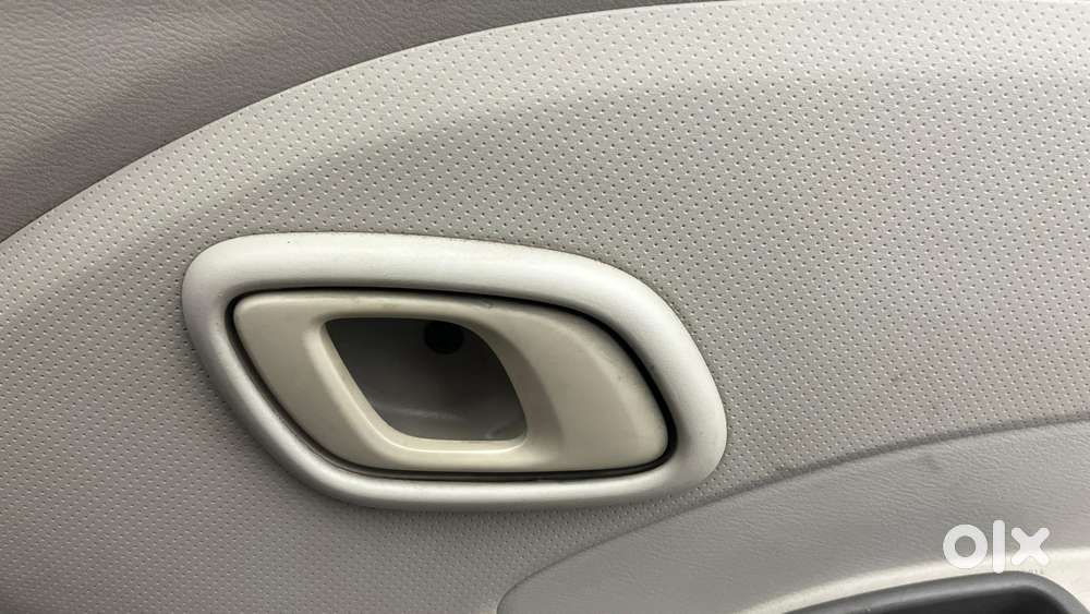 Datsun Redigo T Option, 2016, Petrol