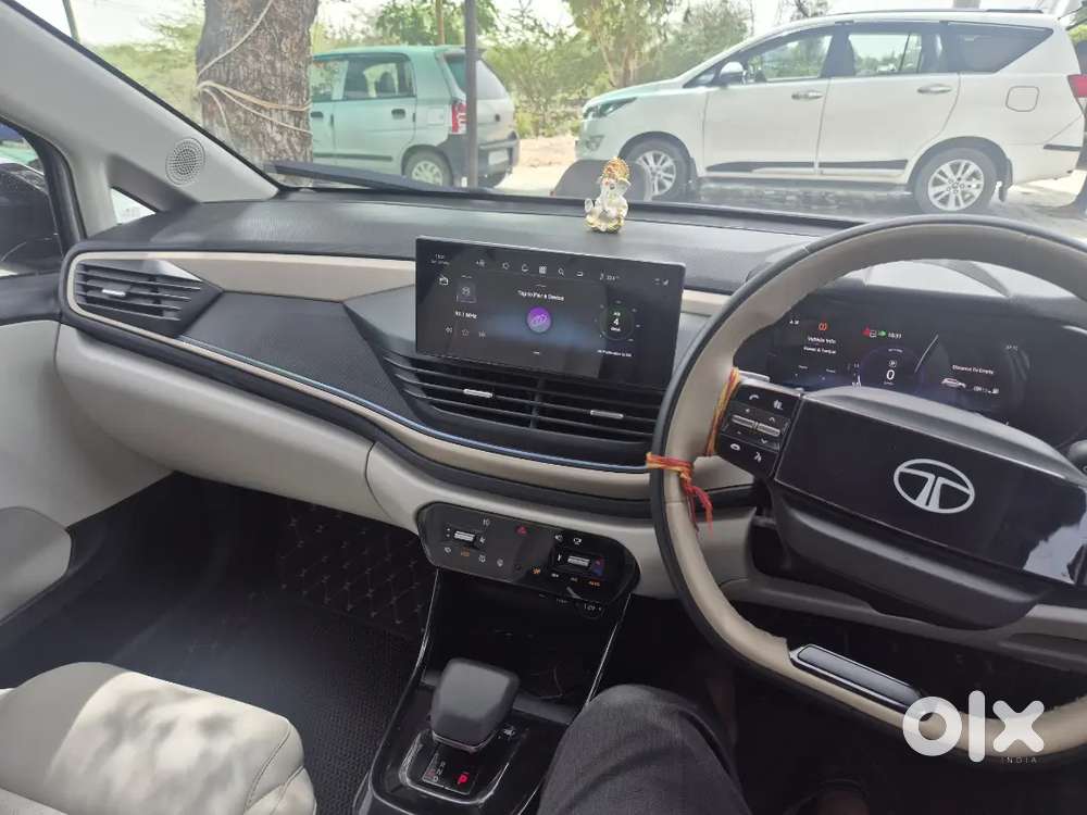 Tata Altroz 2025 Petrol Well Maintained Fully Loaded Automatic