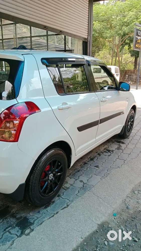 Maruti Suzuki Swift Lxi 2010