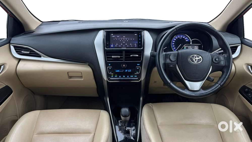 Toyota Yaris V Cvt, 2021, Petrol