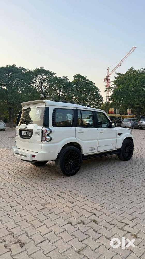Mahindra Scorpio S10, 2016, Diesel