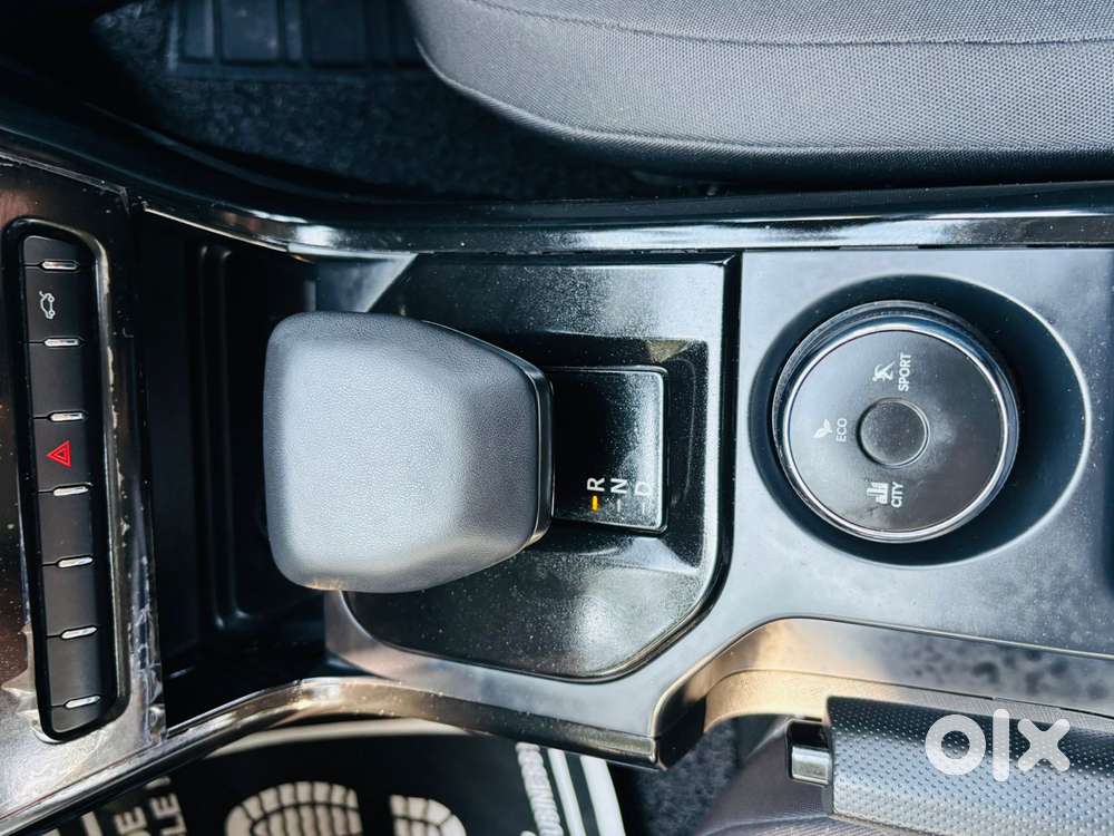 Tata Nexon Pure (s) 1.2 Petrol 6amt, 2025, Petrol