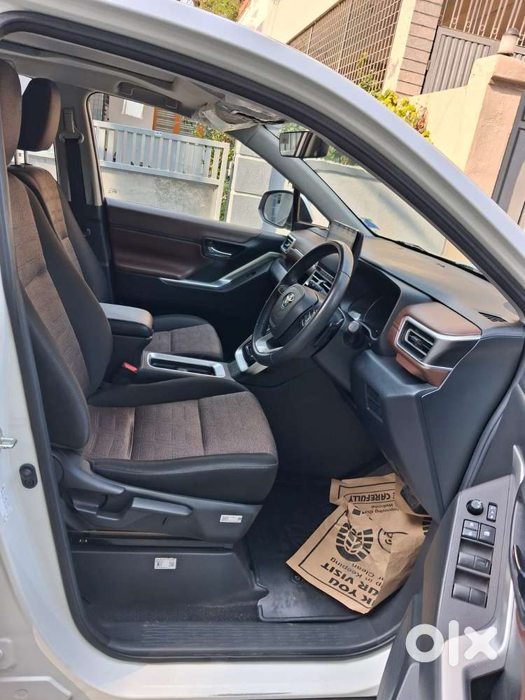 Toyota Innova Hycross 2.0 Vx (o) Hybrid 7 Str, 2025, Petrol