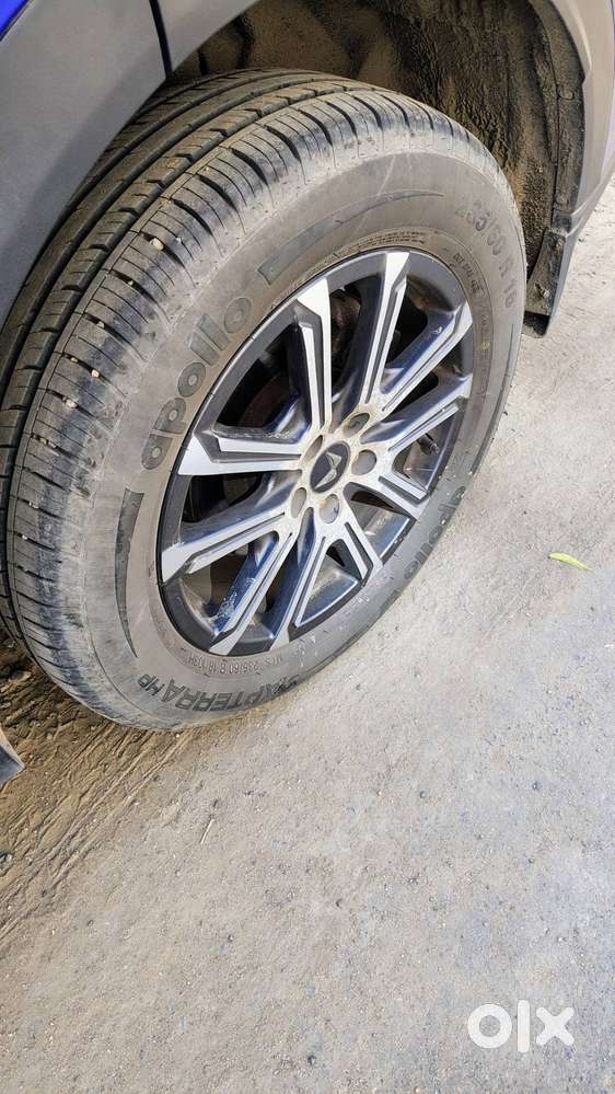 Mahindra Xuv700 2022 Ax7 Petrol 17100 Km Driven