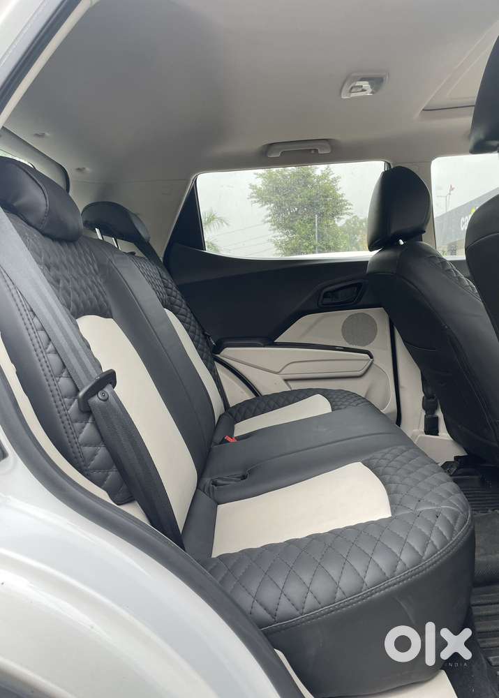 Mahindra Xuv300 1.2 W6 Amt Petrol, 2023, Petrol