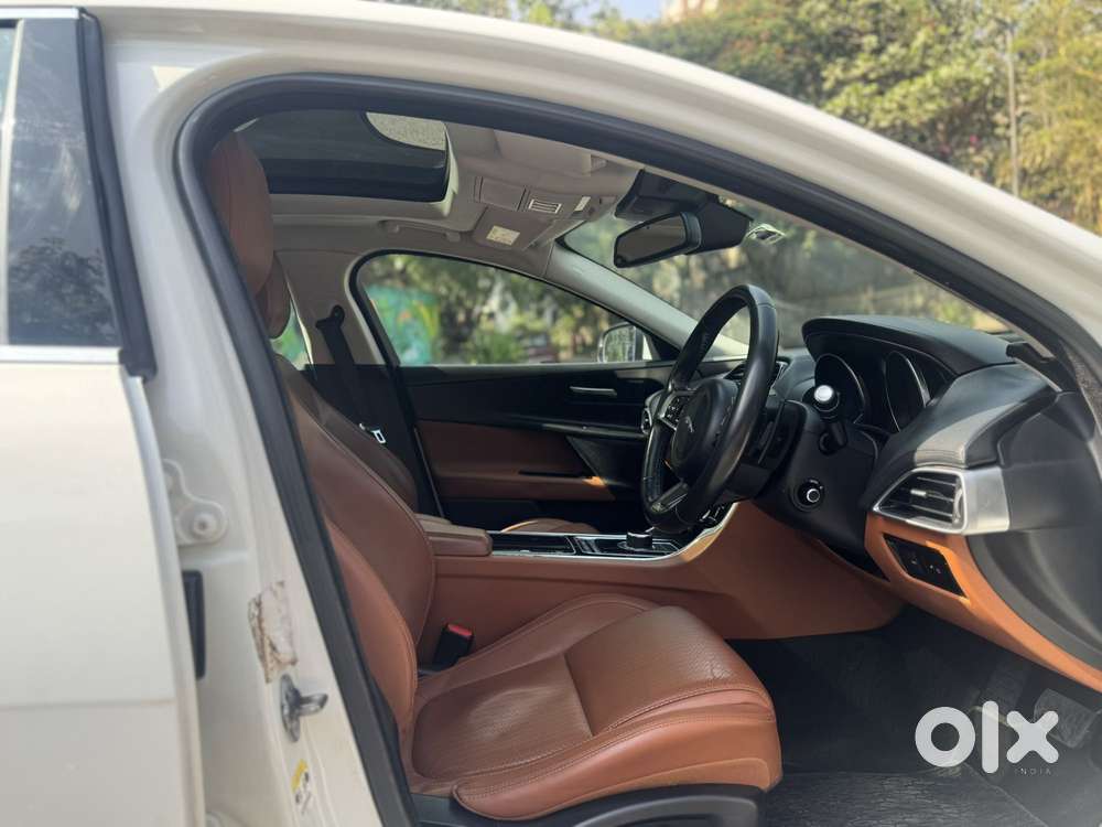 Jaguar Xe Portfolio, 2019, Petrol