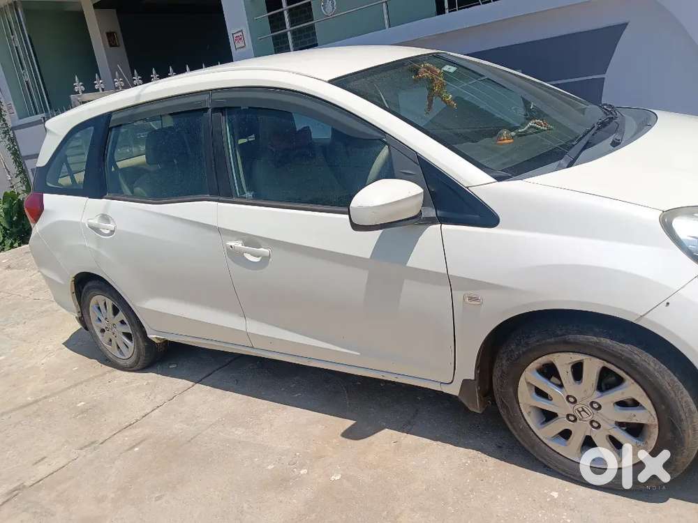 Honda Mobilio 2015 Petrol 99876 Km Driven.