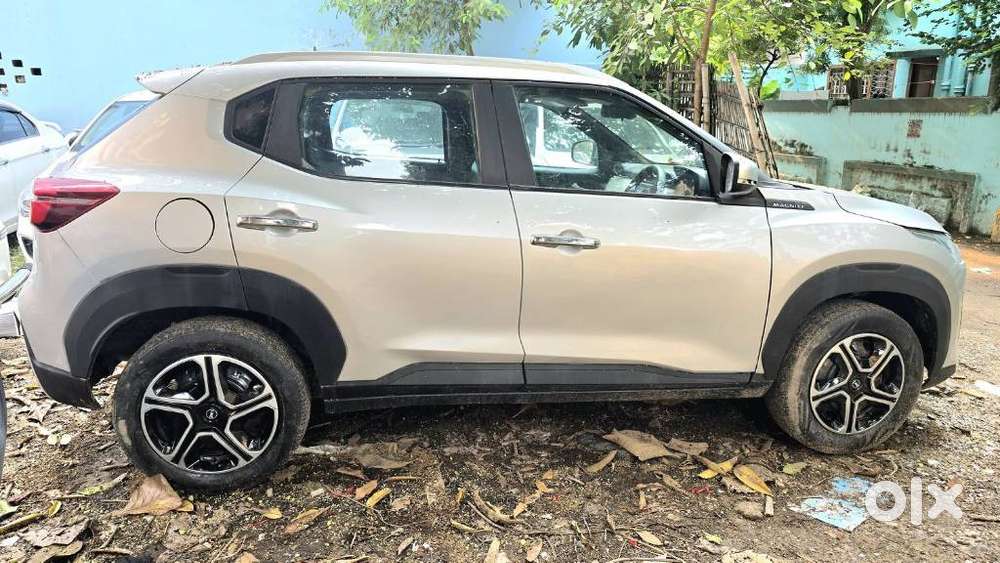 Nissan Magnite 1.0 Xv Premium, 2022, Petrol