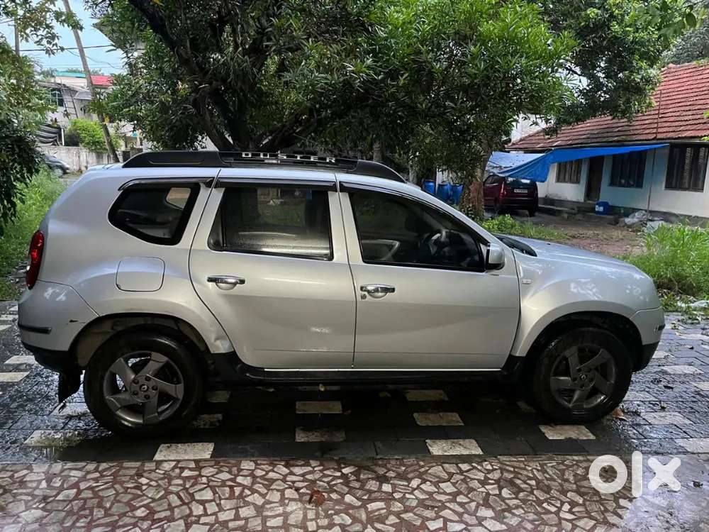 Renault Duster 2015 Showroom Service