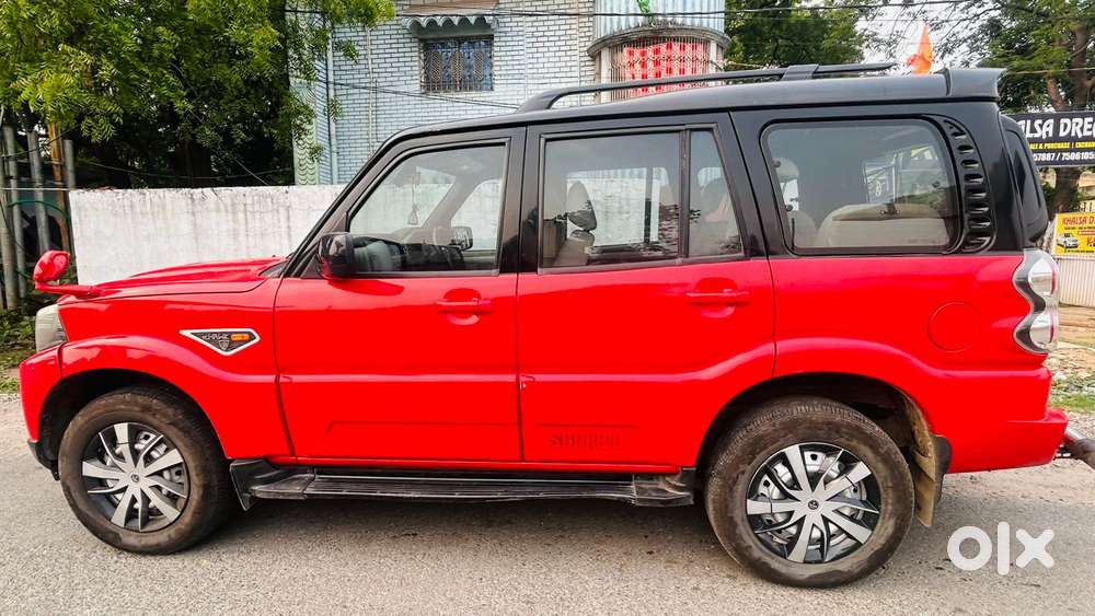 Mahindra Scorpio S10, 2016