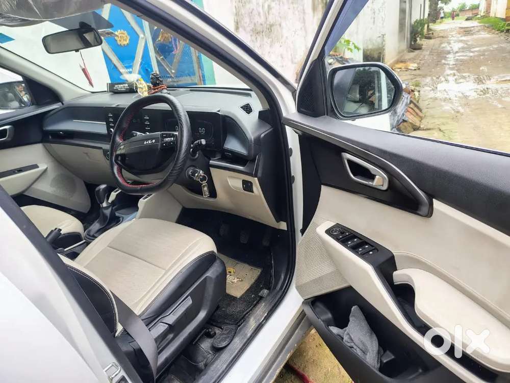 Kia Carens Clavis 2025 Petrol Manual 7-seater