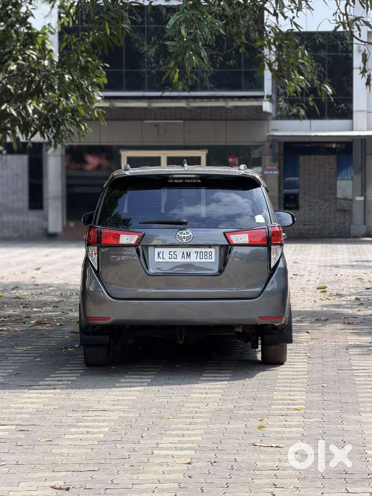 Toyota Innova Crysta 2.4 V 8 Str, 2016, Diesel