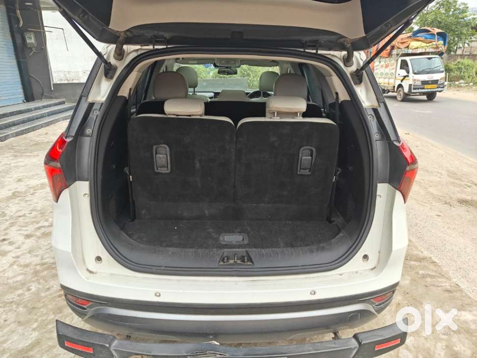 Mahindra Xuv700 2.2 Ax 7 Diesel At Luxury Pack Str, 2022, Diesel