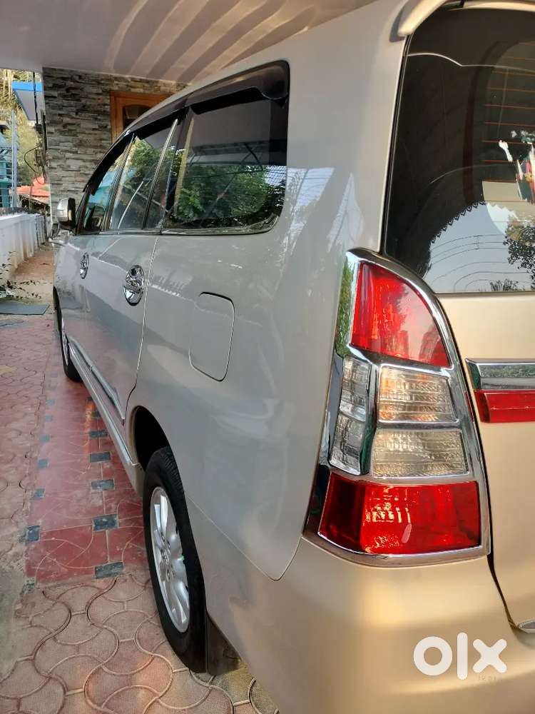 Toyota Innova 2014  2.5 V 7 Seater Diesel 105000 Km Driven