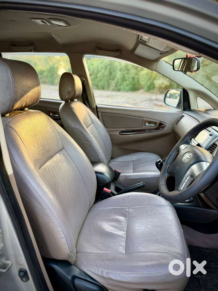 Toyota Innova 2.5 Vx 8 Str Bs-iii, 2016, Diesel