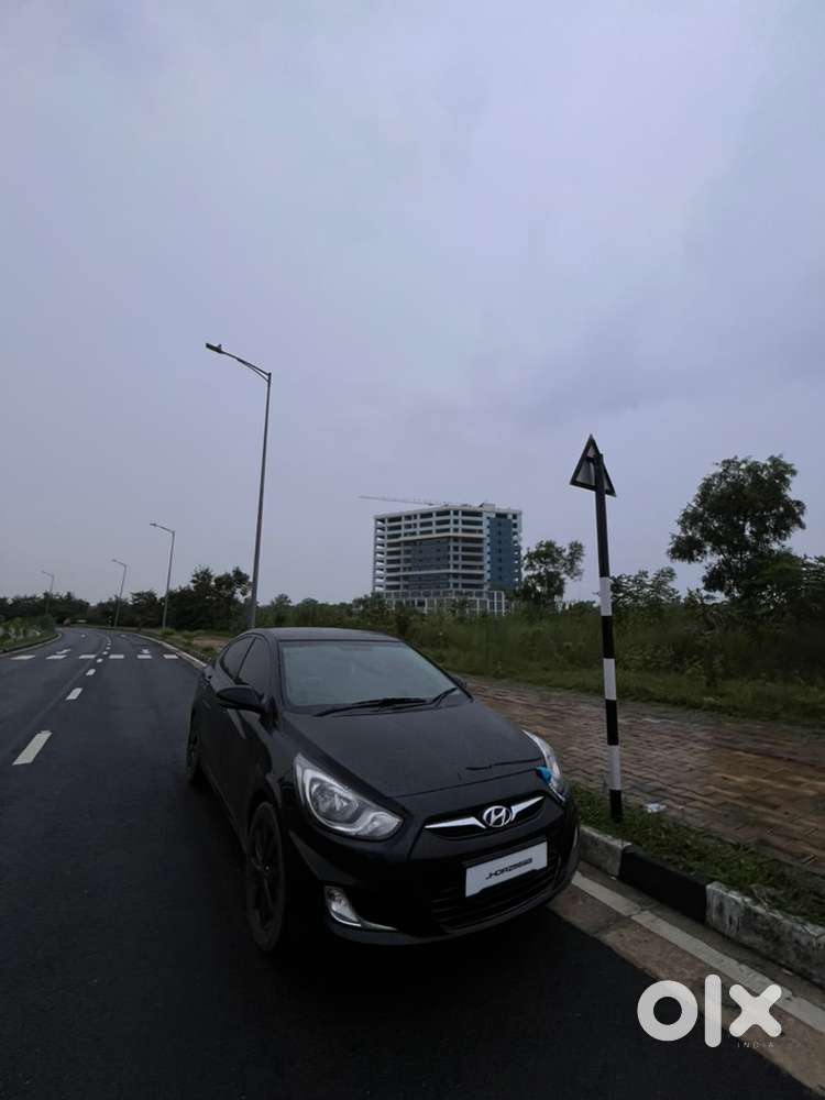 Hyundai Verna Modifed First Owner Black Colour