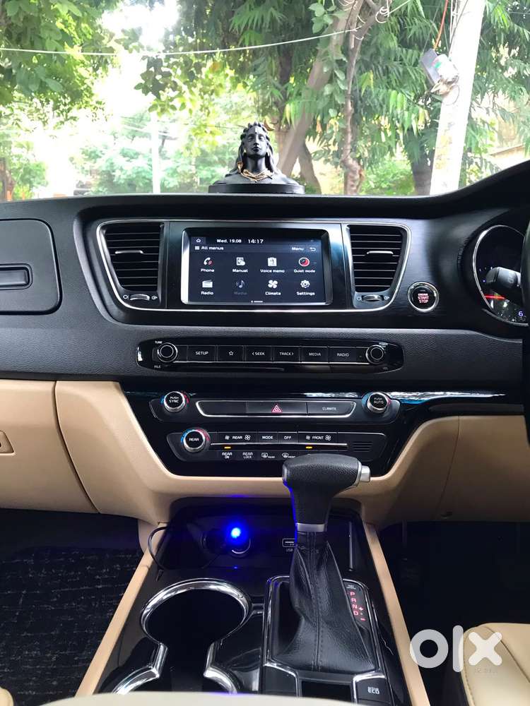 Kia Carnival Premium, 2021, Diesel