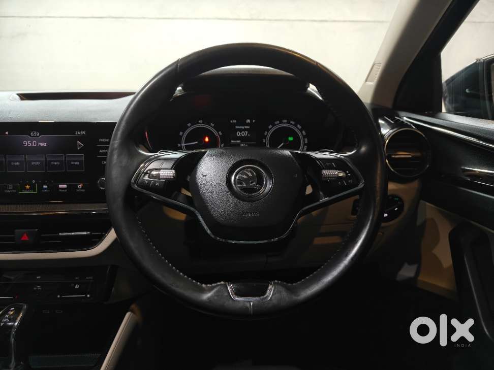 Skoda Slavia 1.0 Ambition Tsi At, 2023, Petrol